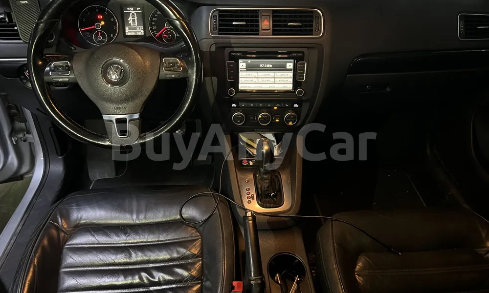 Vehicle photo 8
