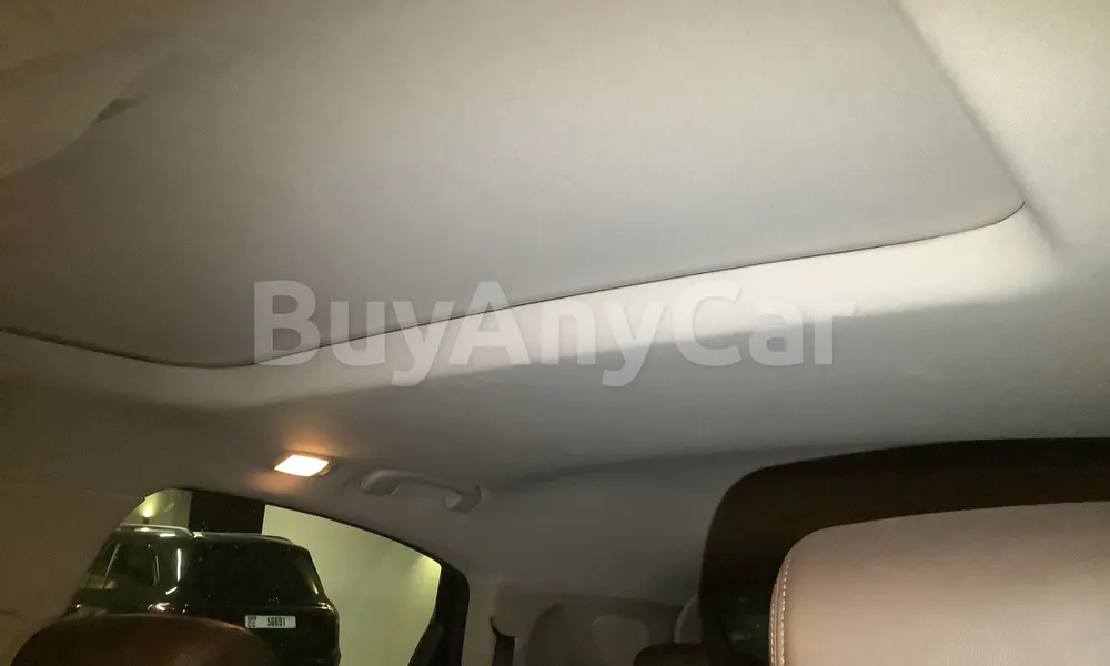 Vehicle photo 9
