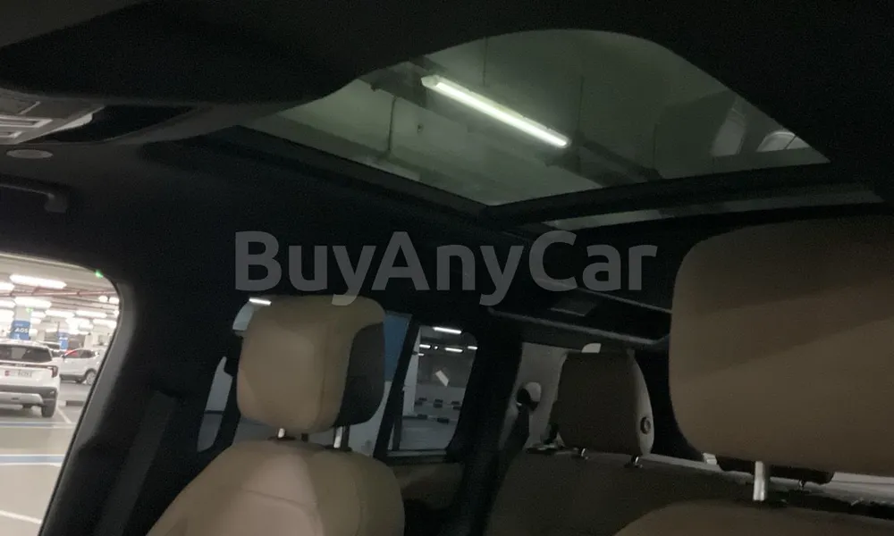 Vehicle photo 9