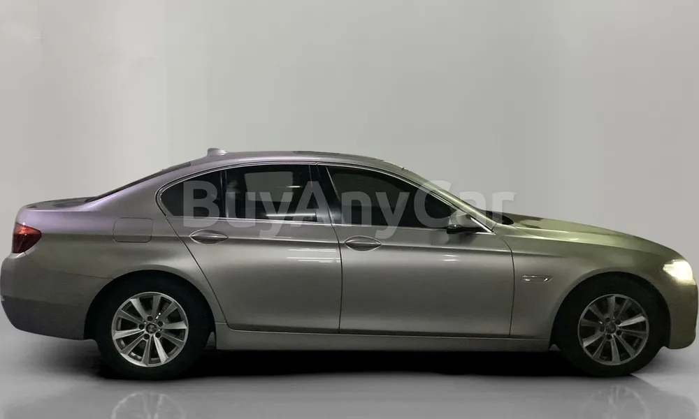 Vehicle photo 3