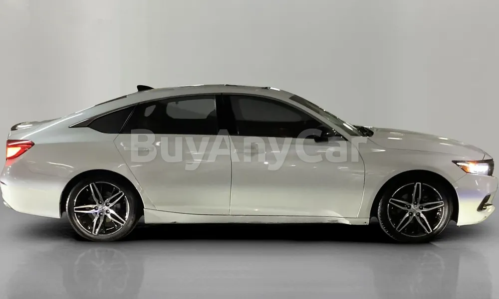 Vehicle photo 3