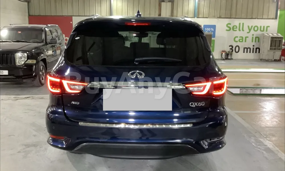 Vehicle photo 2