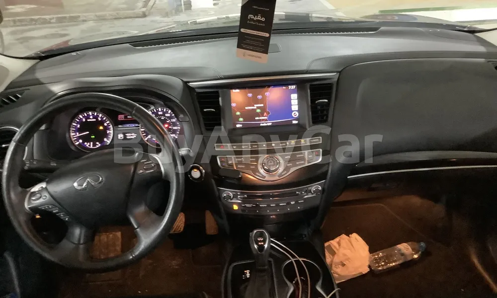 Vehicle photo 8