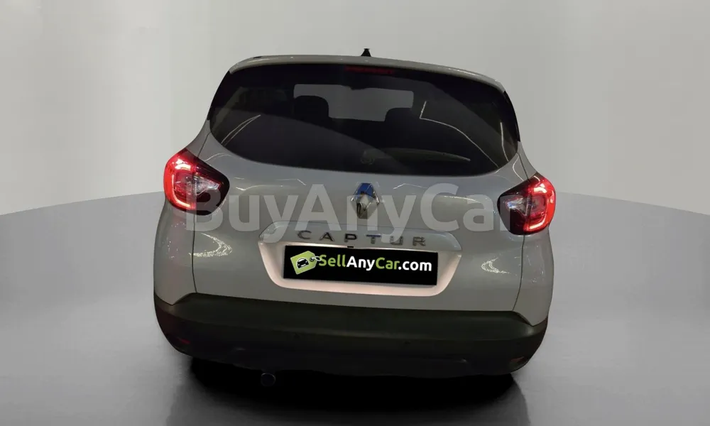 Vehicle photo 2