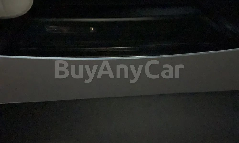 Vehicle photo 9