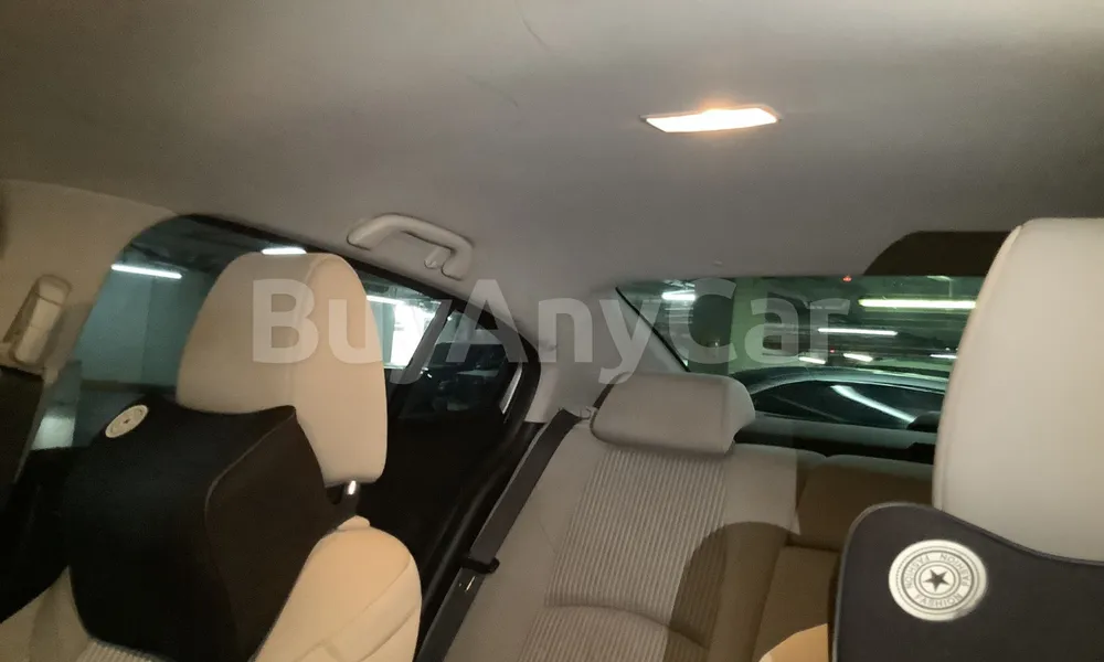 Vehicle photo 9