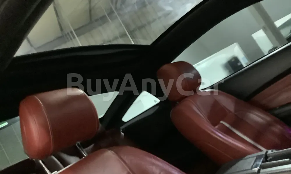 Vehicle photo 9