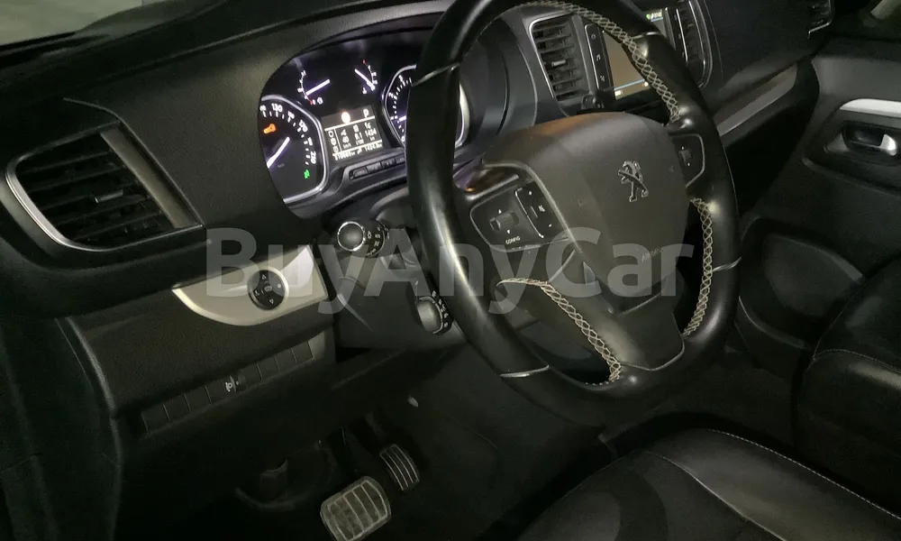 Vehicle photo 8