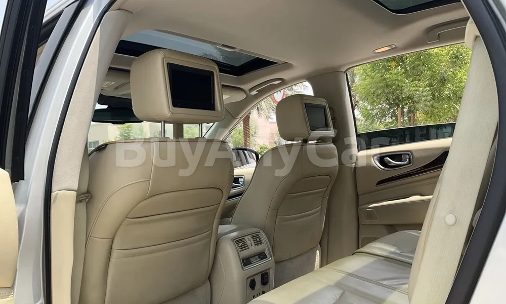 Vehicle photo 9