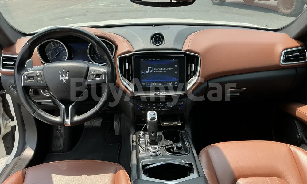 Vehicle photo 12