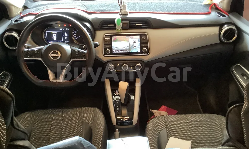 Vehicle photo 8