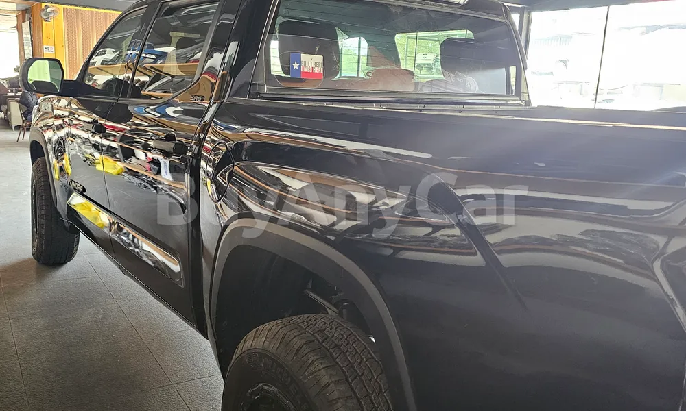 Vehicle photo 3
