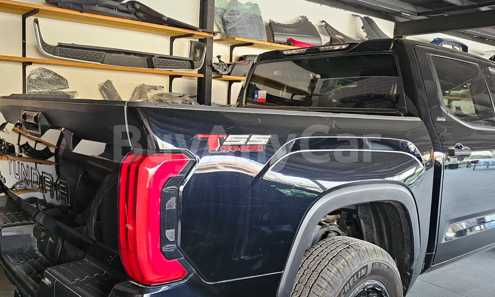 Vehicle photo 4