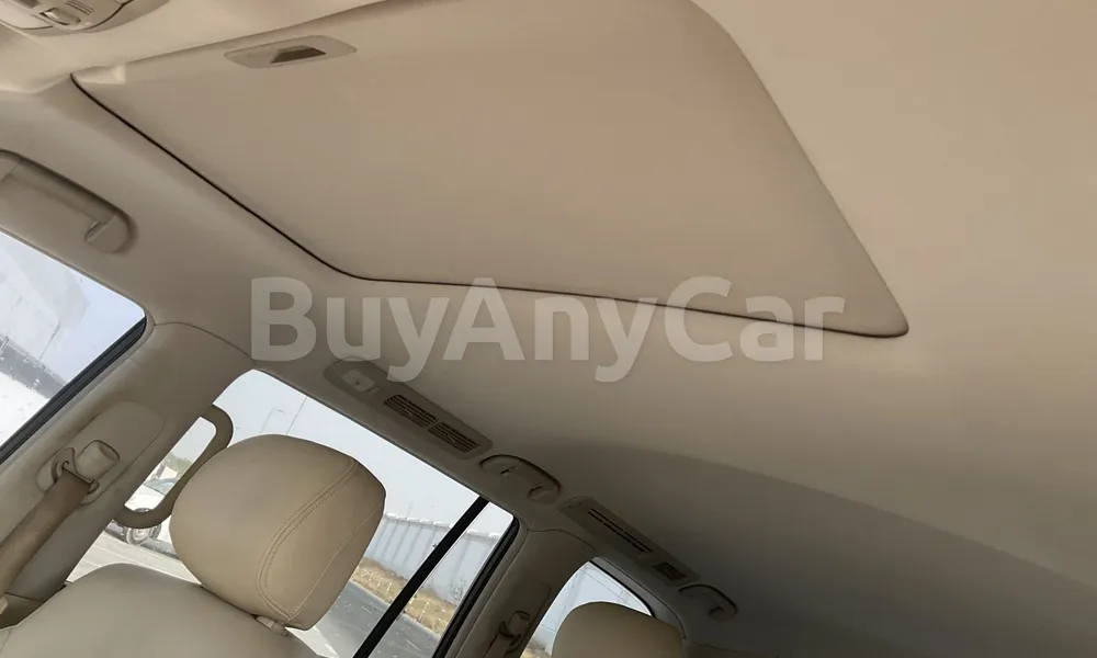 Vehicle photo 6