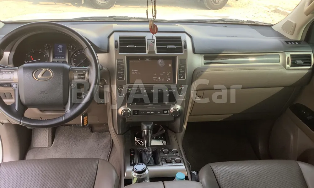 Vehicle photo 9