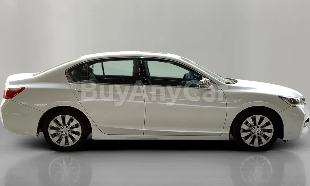 Vehicle photo 3