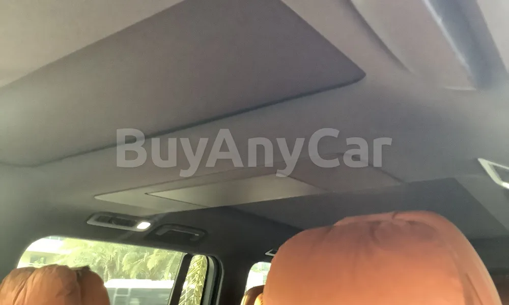 Vehicle photo 9
