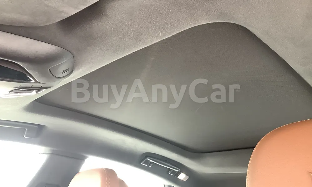 Vehicle photo 9
