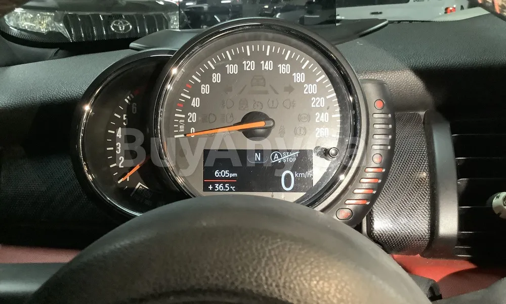 Vehicle photo 7