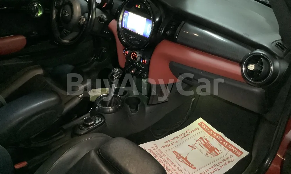 Vehicle photo 9
