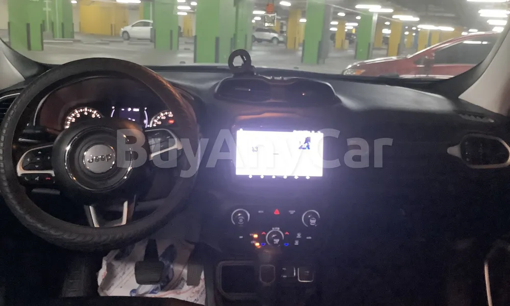 Vehicle photo 8