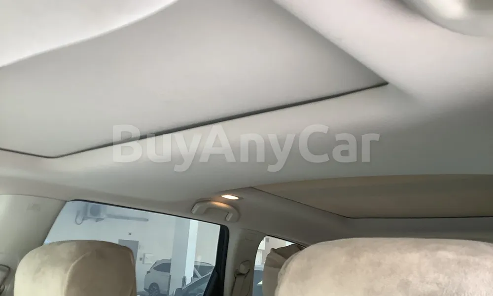 Vehicle photo 9
