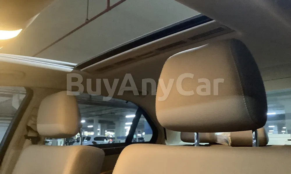 Vehicle photo 9