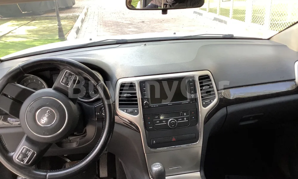 Vehicle photo 9