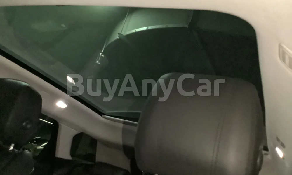Vehicle photo 8