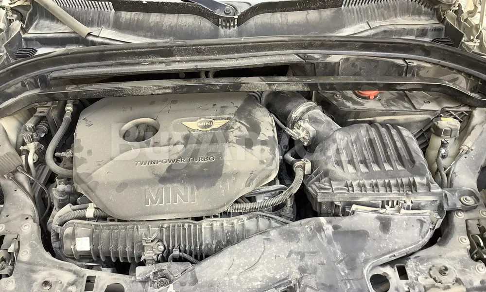Vehicle photo 6