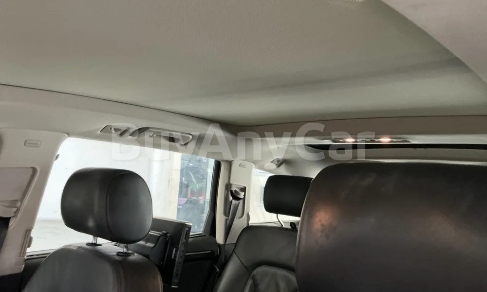 Vehicle photo 9