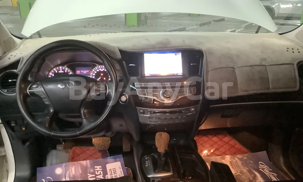 Vehicle photo 8