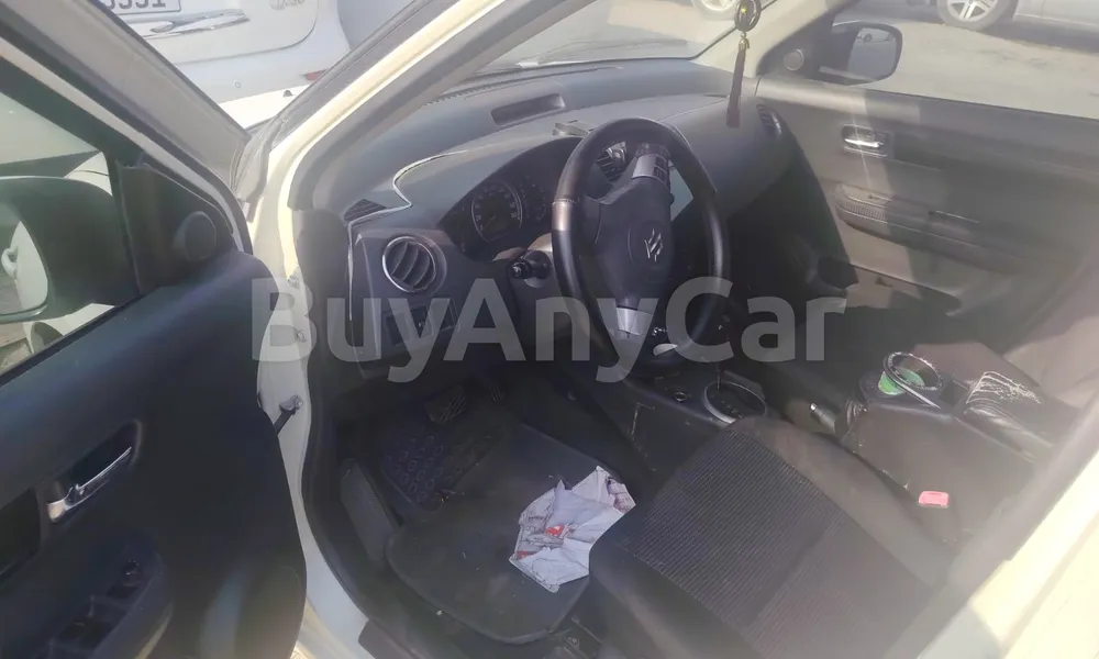 Vehicle photo 4