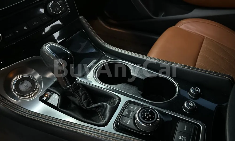 Vehicle photo 9
