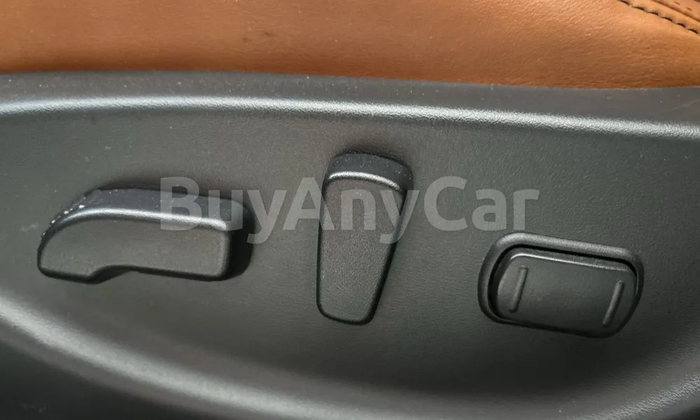 Vehicle photo 13