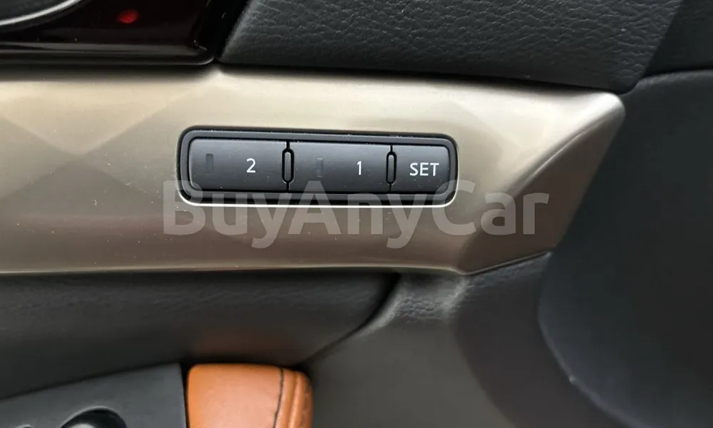 Vehicle photo 11