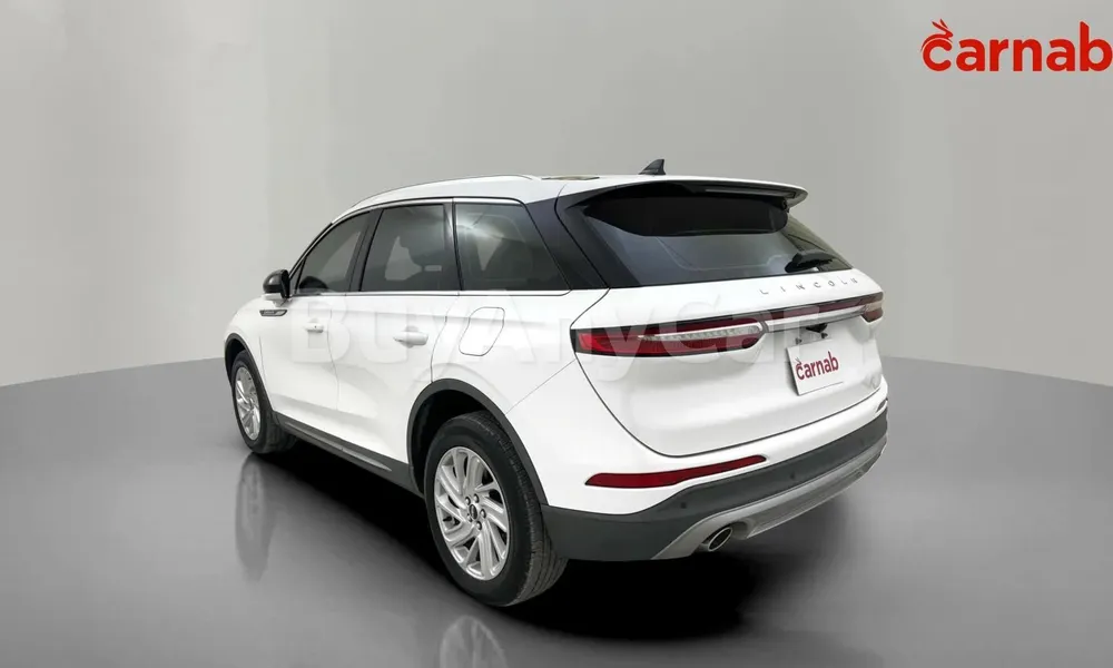 Vehicle photo 8