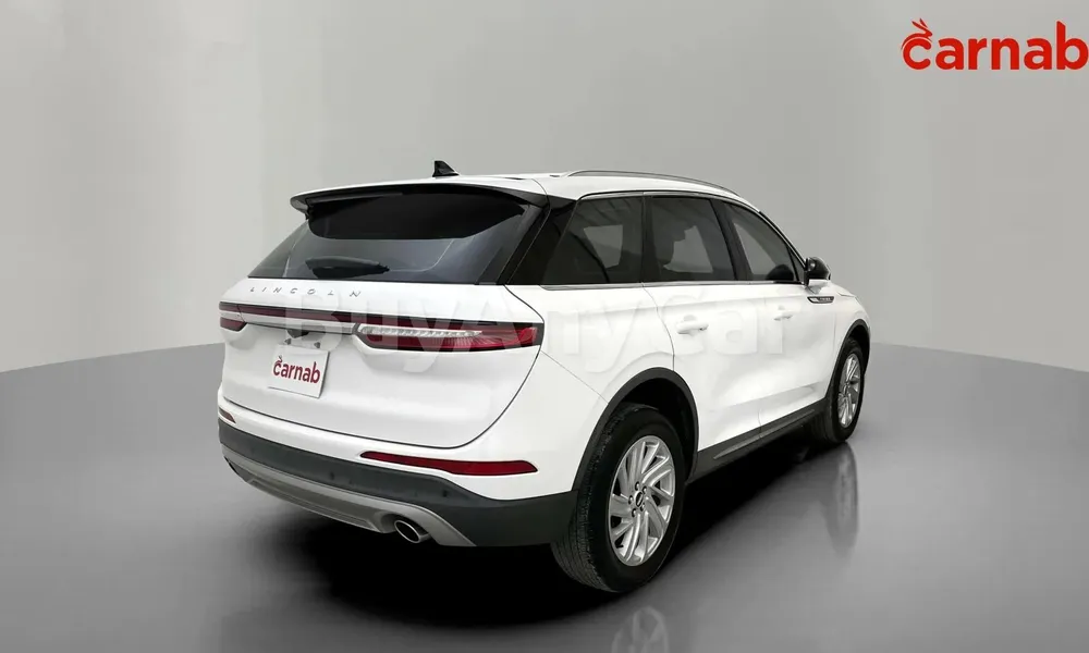 Vehicle photo 9