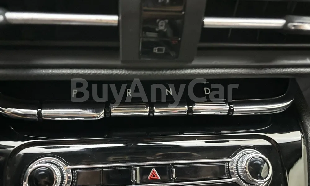 Vehicle photo 11