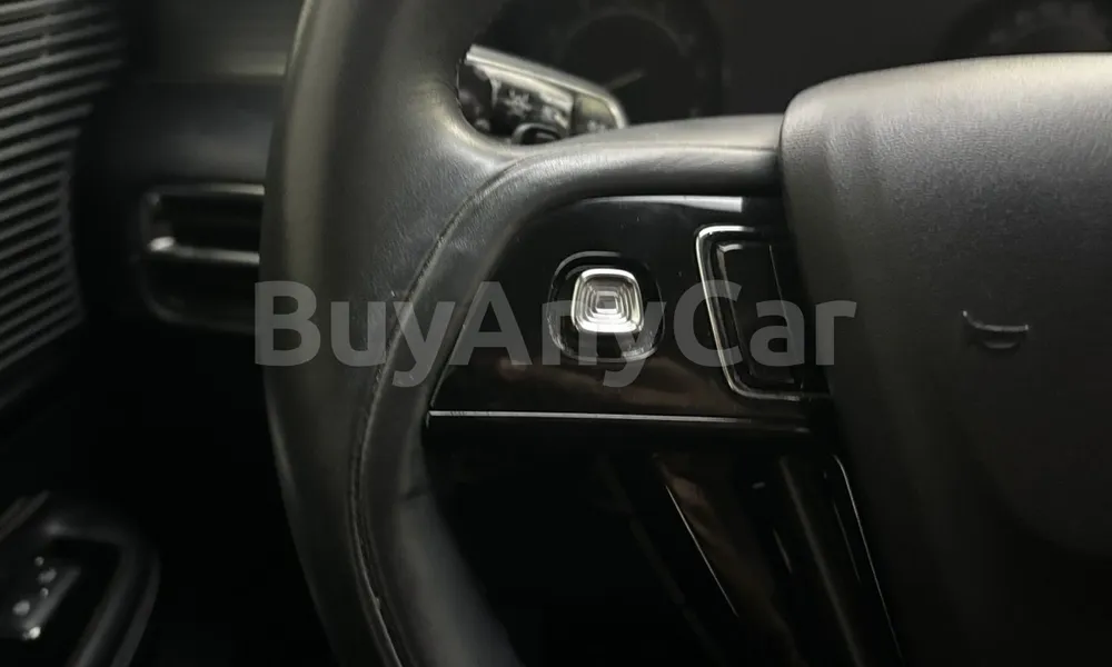Vehicle photo 10