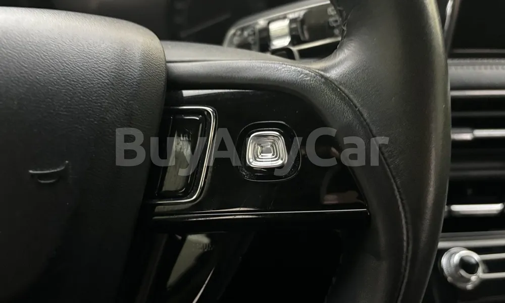 Vehicle photo 12