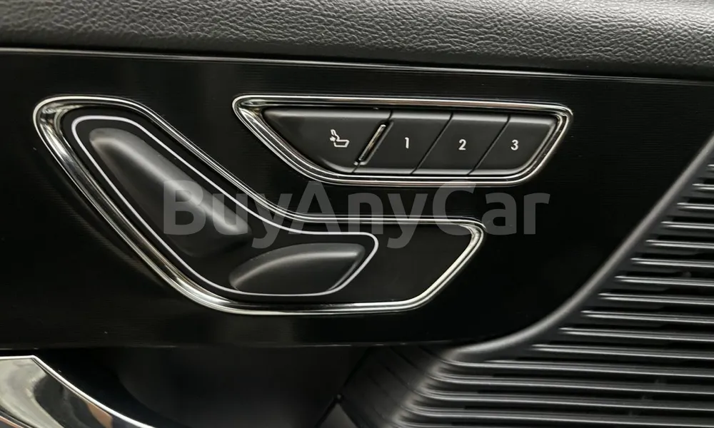 Vehicle photo 14