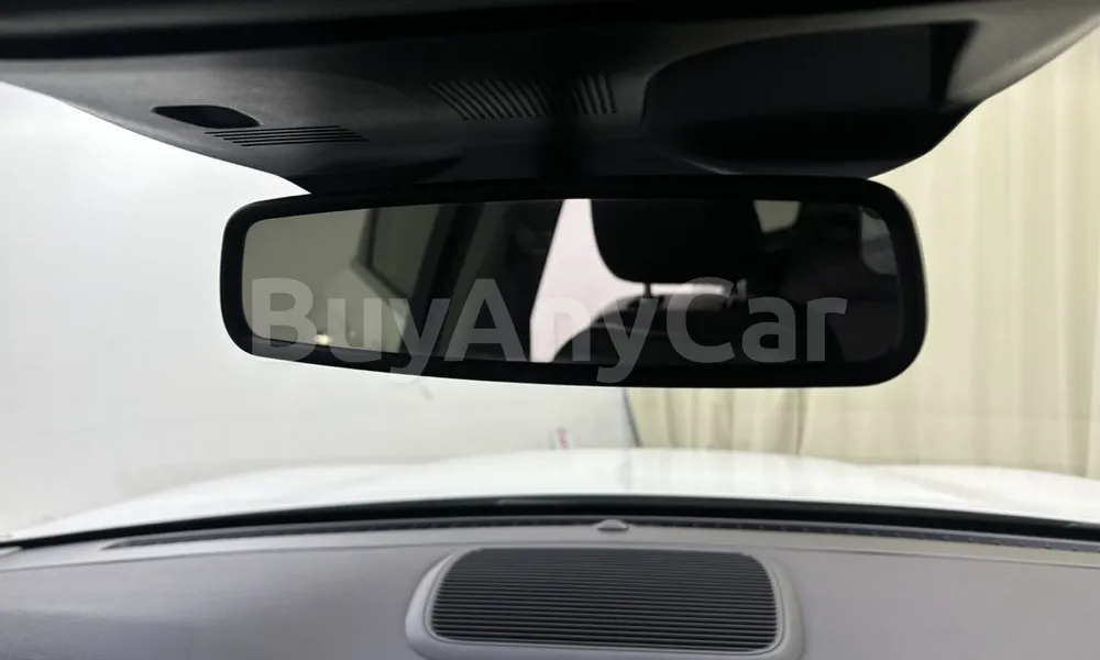 Vehicle photo 13