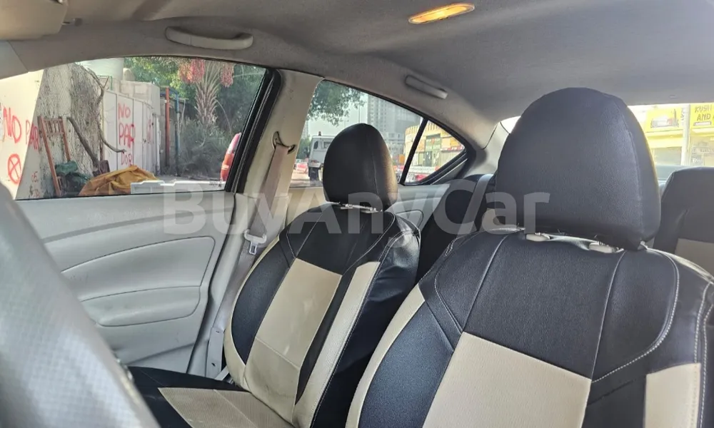 Vehicle photo 8