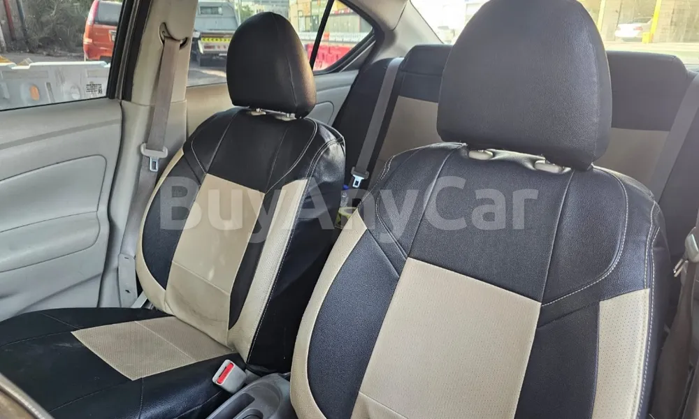 Vehicle photo 9