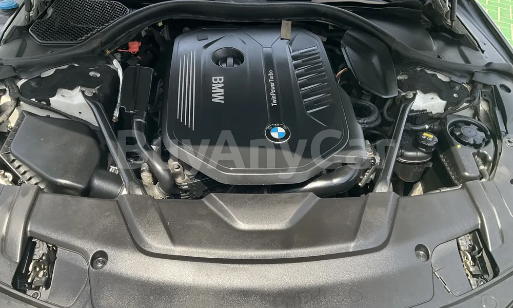 Vehicle photo 6