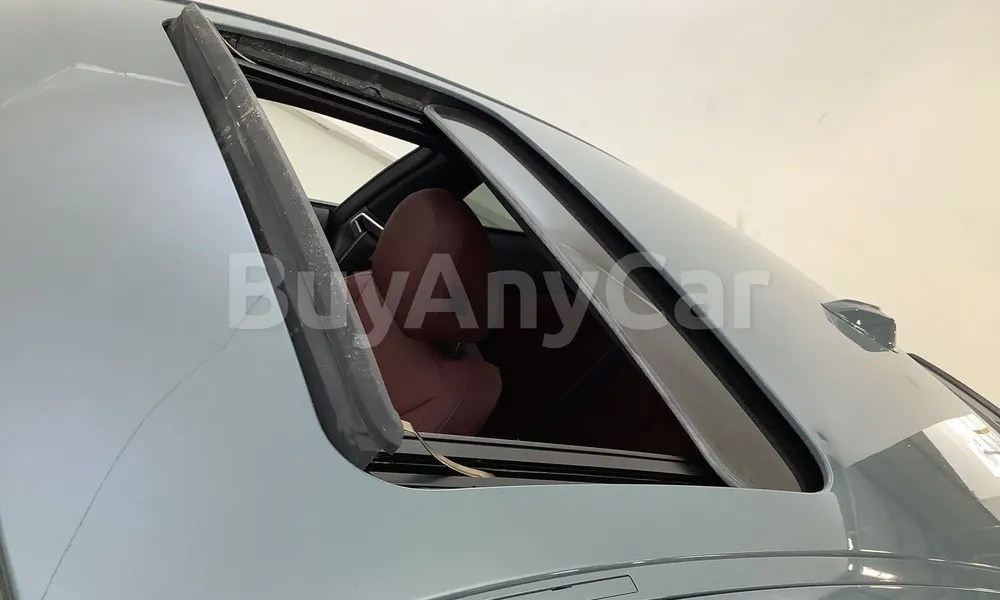 Vehicle photo 5