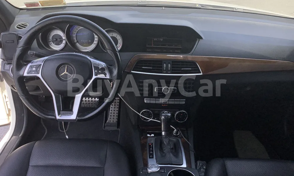 Vehicle photo 8