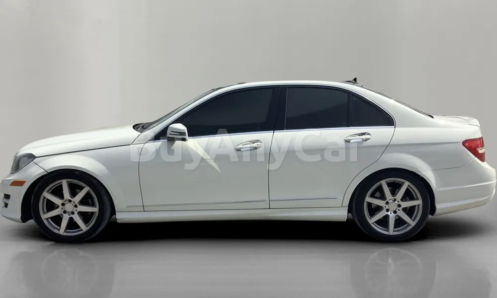 Vehicle photo 4