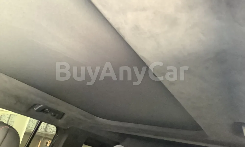 Vehicle photo 9